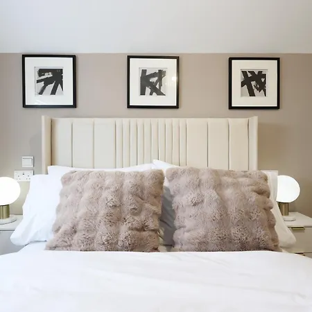 Modern 5 Bed House New Bristol