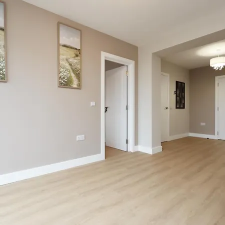 Modern 5 Bed House New *