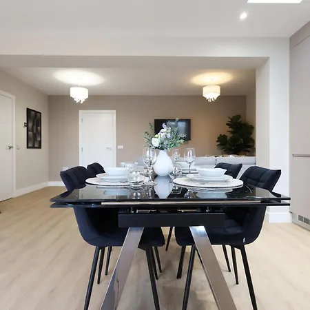 Modern 5 Bed House New Будинок відпочинку *