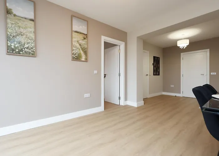 Modern 5 Bed House New *