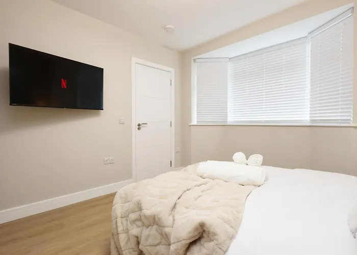 Dom wakacyjny Modern 5 Bed House New