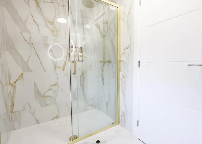 Modern 5 Bed House New *