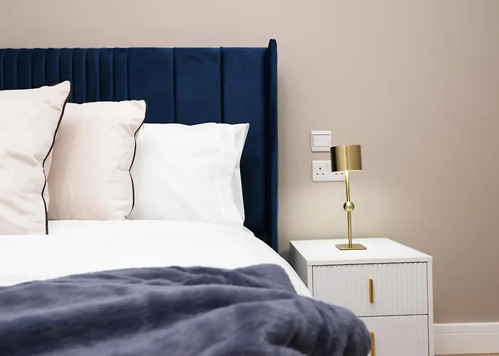 Dom wakacyjny Modern 5 Bed House New *