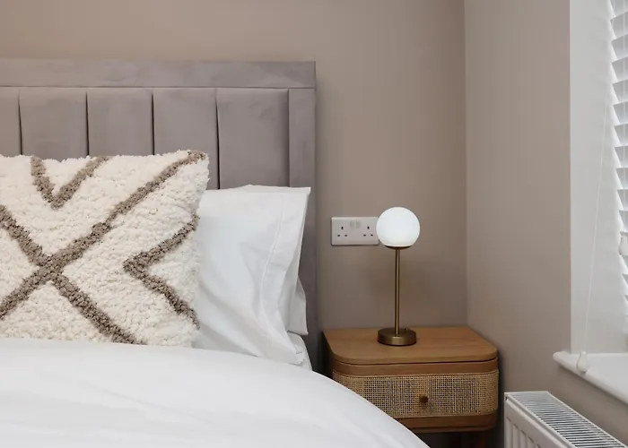 Dom wakacyjny Modern 5 Bed House New *