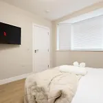 Holiday home Modern 5 Bed House New