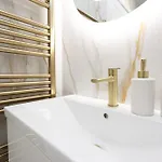 Modern 5 Bed House New *