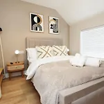 Hébergement de vacances Modern 5 Bed House New *