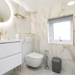 Modern 5 Bed House New * Bristol