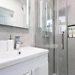 Modern 5 Bed House New Holiday home *
