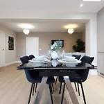 Modern 5 Bed House New Hébergement de vacances *