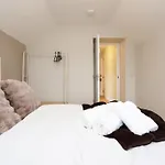Modern 5 Bed House New Holiday home