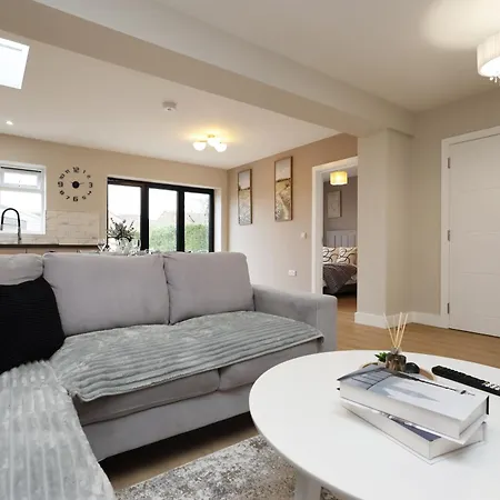 Modern 5 Bed House New