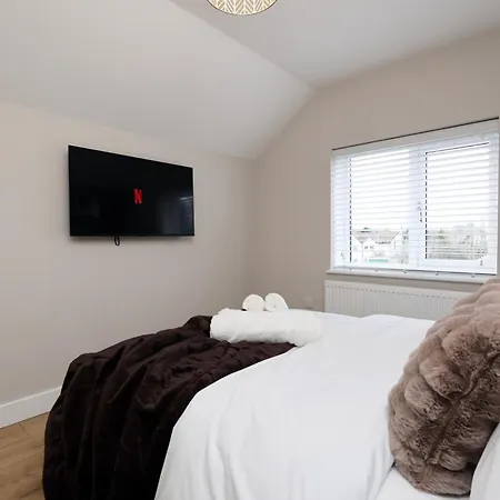 Modern 5 Bed House New