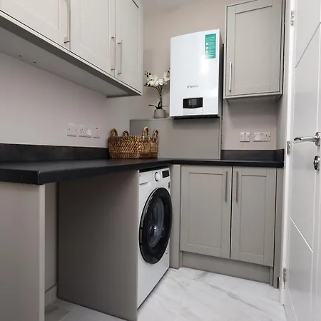 Modern 5 Bed House New