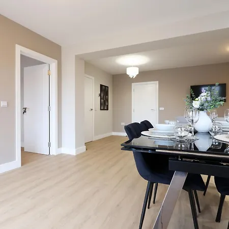 Modern 5 Bed House New *