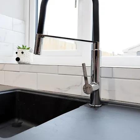 Modern 5 Bed House New Bristol