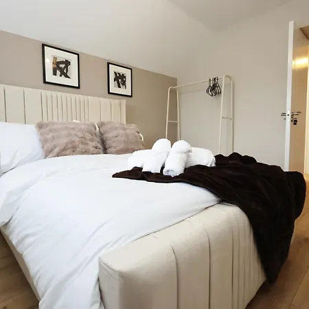 Modern 5 Bed House New Дом отдыха *