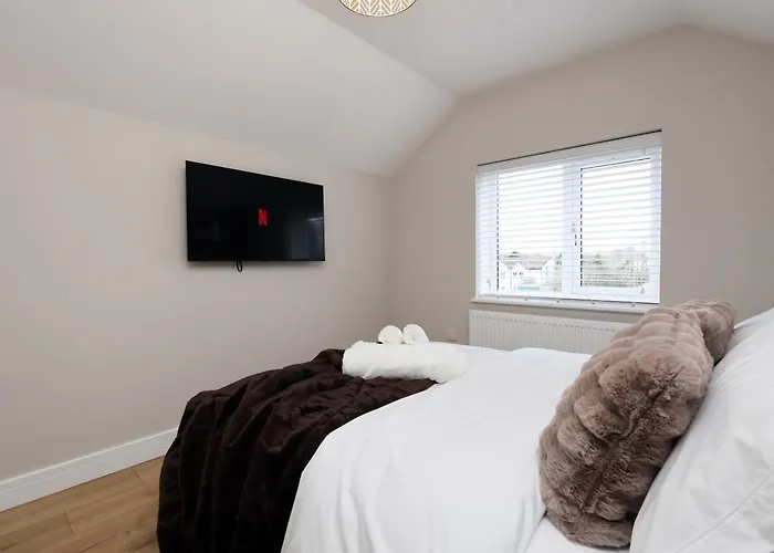 Modern 5 Bed House New