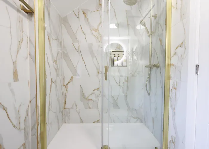 Modern 5 Bed House New Bristol