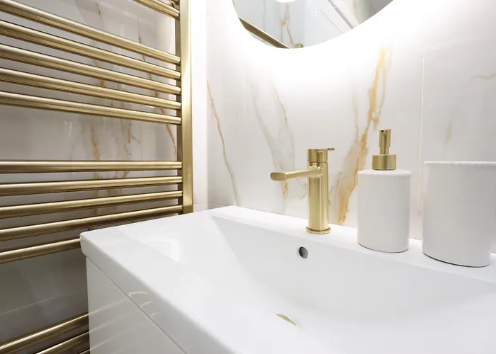 Modern 5 Bed House New *