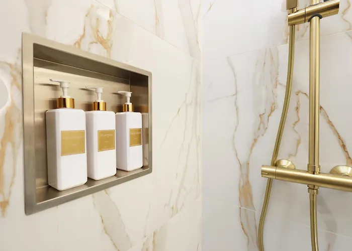 Vakantiehuis Modern 5 Bed House New Bristol