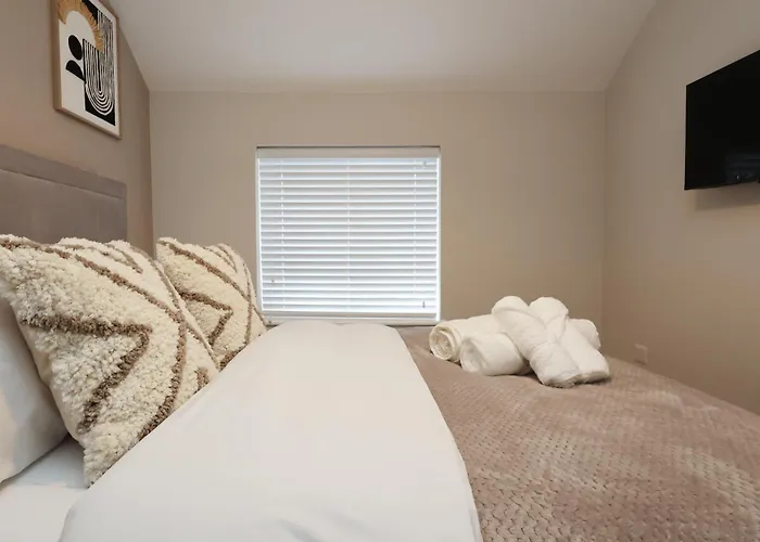 Modern 5 Bed House New Сasa de vacaciones *