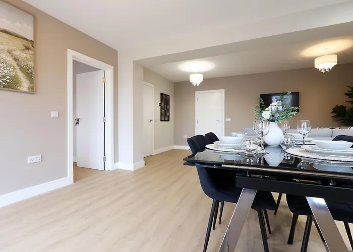 Modern 5 Bed House New *