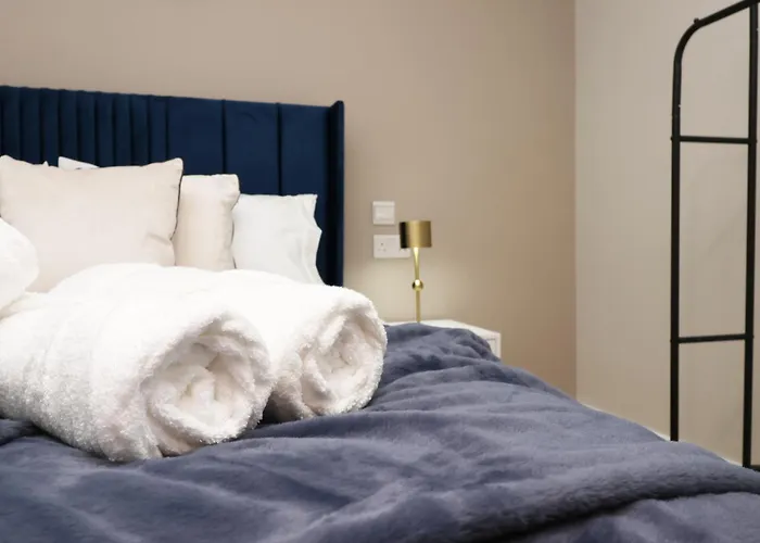 Modern 5 Bed House New *