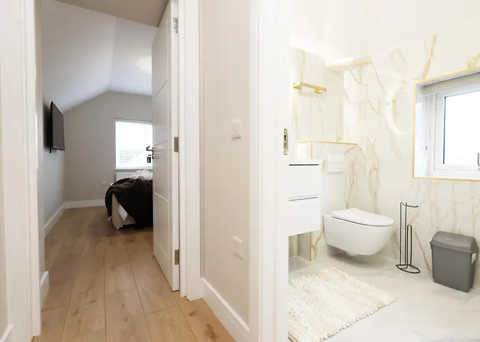 Сasa de vacaciones Modern 5 Bed House New