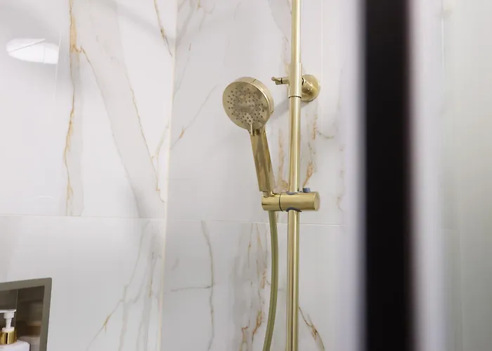 Modern 5 Bed House New * בריסטול