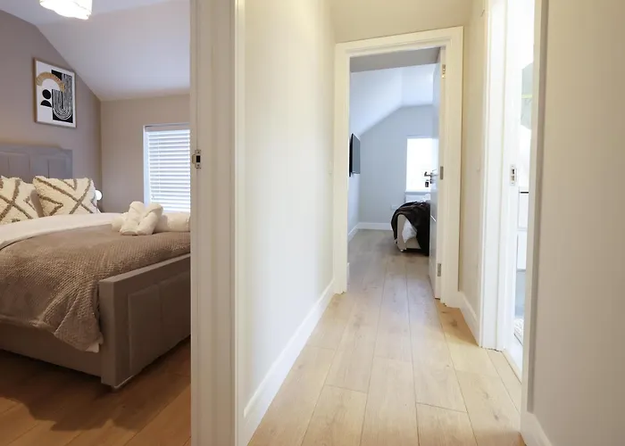 Modern 5 Bed House New * Bristol