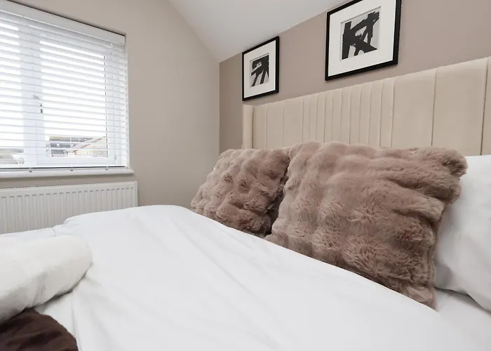 Modern 5 Bed House New *