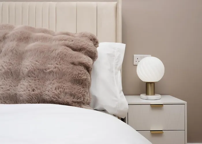 Modern 5 Bed House New בית נופש