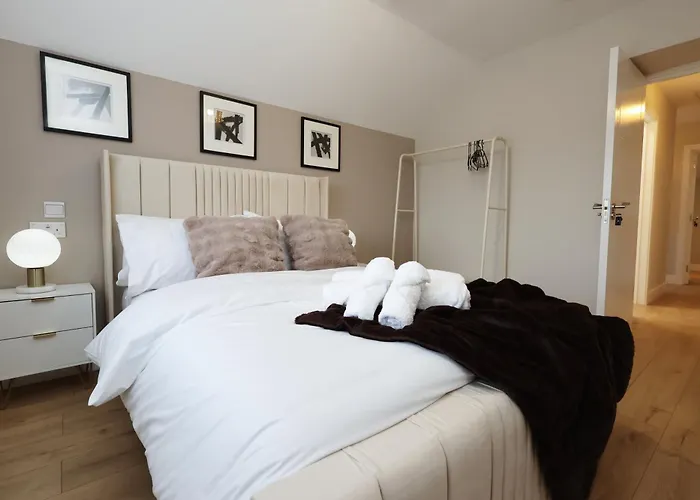 Modern 5 Bed House New Сasa de vacaciones Bristol