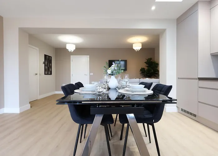 Modern 5 Bed House New Vakantiehuis *