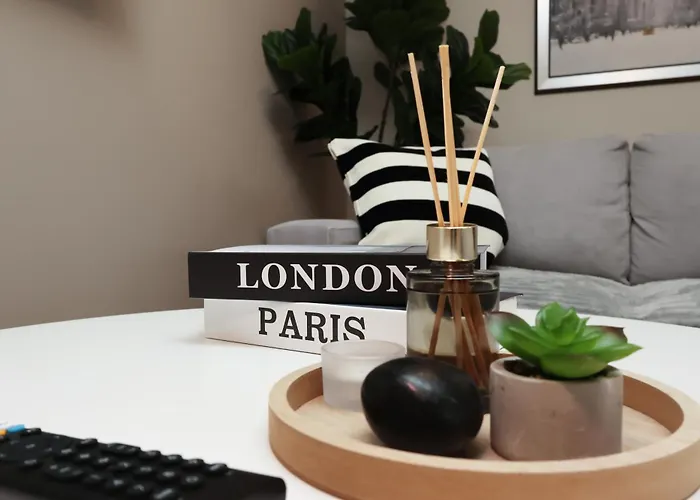 Modern 5 Bed House New בריסטול