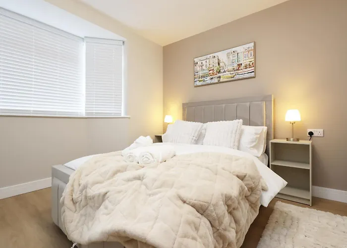 Modern 5 Bed House New Сasa de vacaciones Bristol