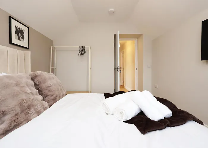 Modern 5 Bed House New Сasa de vacaciones