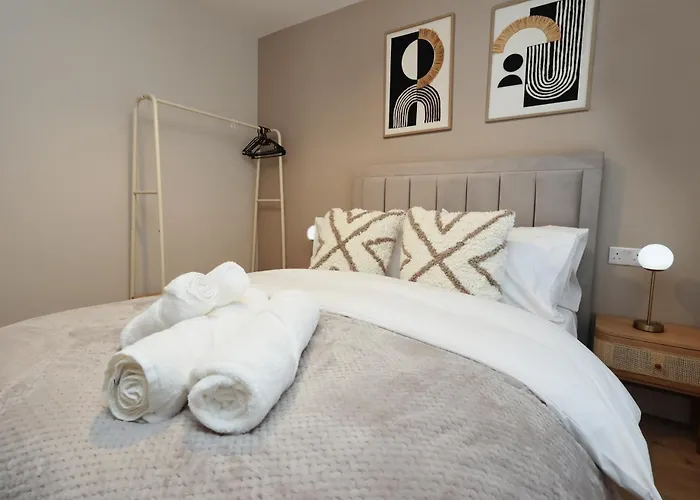 Modern 5 Bed House New بيت للعطل *